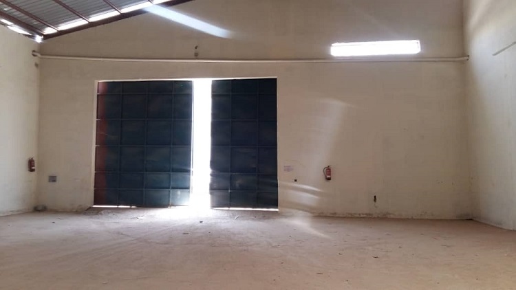 A louer hangar de 2.000m2 à Mbao - A2D Immobilier