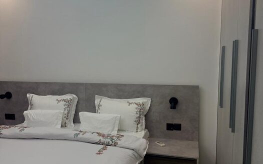 STUDIO MEUBLE AU POINT E