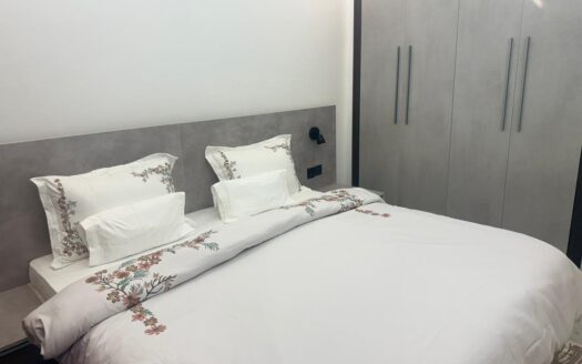 STUDIO MEUBLE AU POINT E